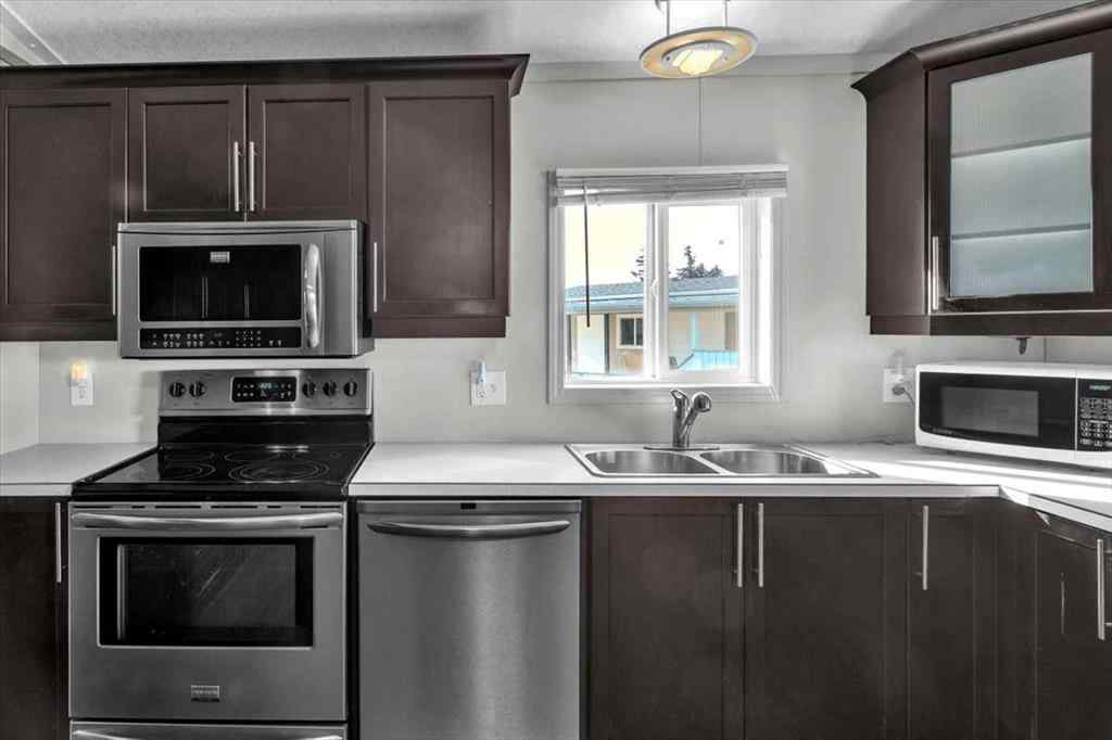 MLS® A2253934 - 294 Burroughs Circle NE in Montgomery Calgary, Mobile