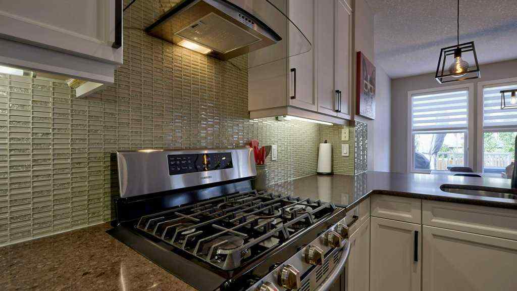 MLS® A2253950 - 145 Kinniburgh Gardens  in Kinniburgh North Chestermere, Residential