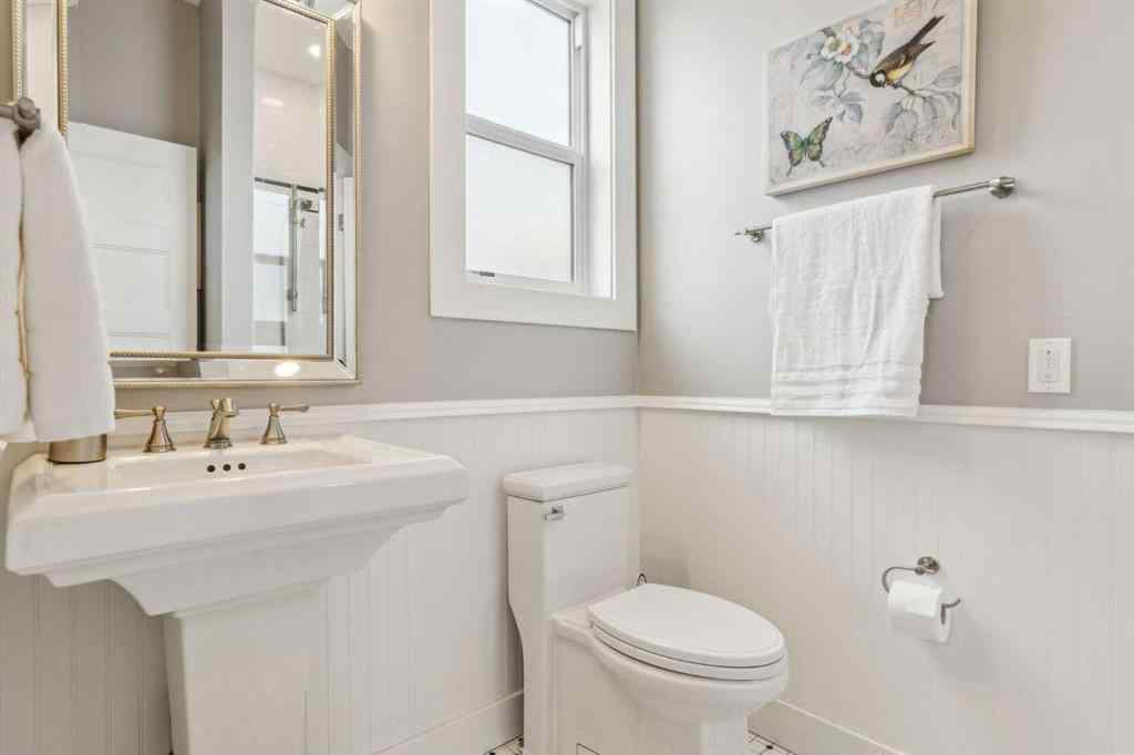 MLS® A2253955 - 10 Glenmount Crescent SW in Glendale Calgary, Residential