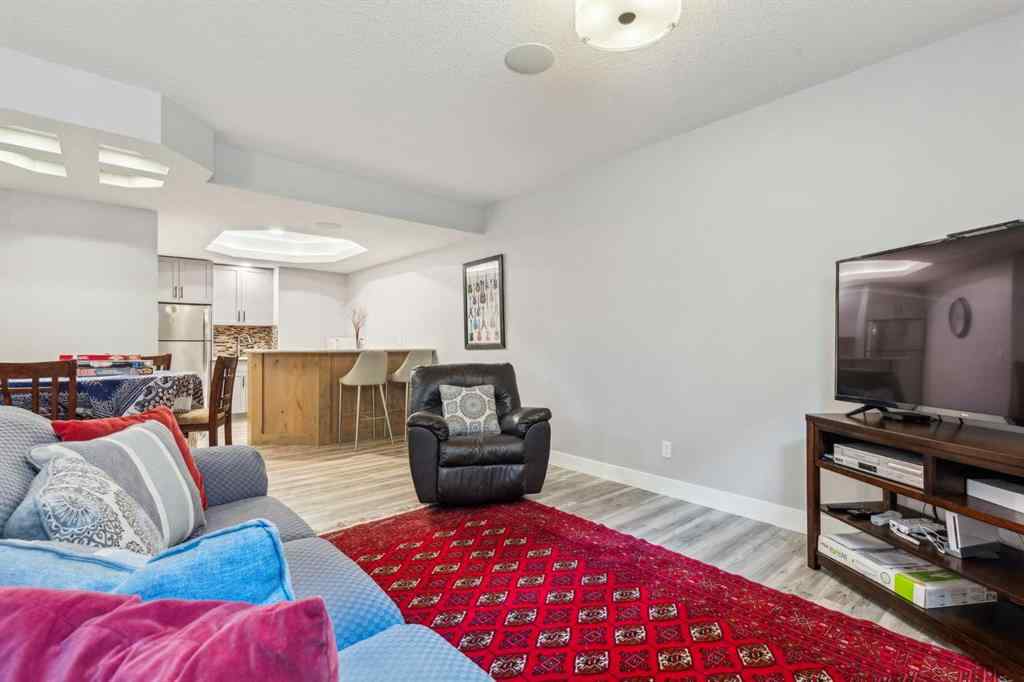 MLS® A2253955 - 10 Glenmount Crescent SW in Glendale Calgary, Residential