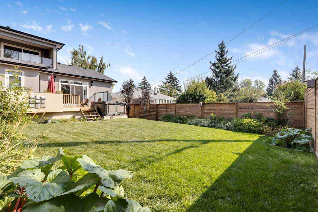 MLS® A2253955 - 10 Glenmount Crescent SW in Glendale Calgary, Residential