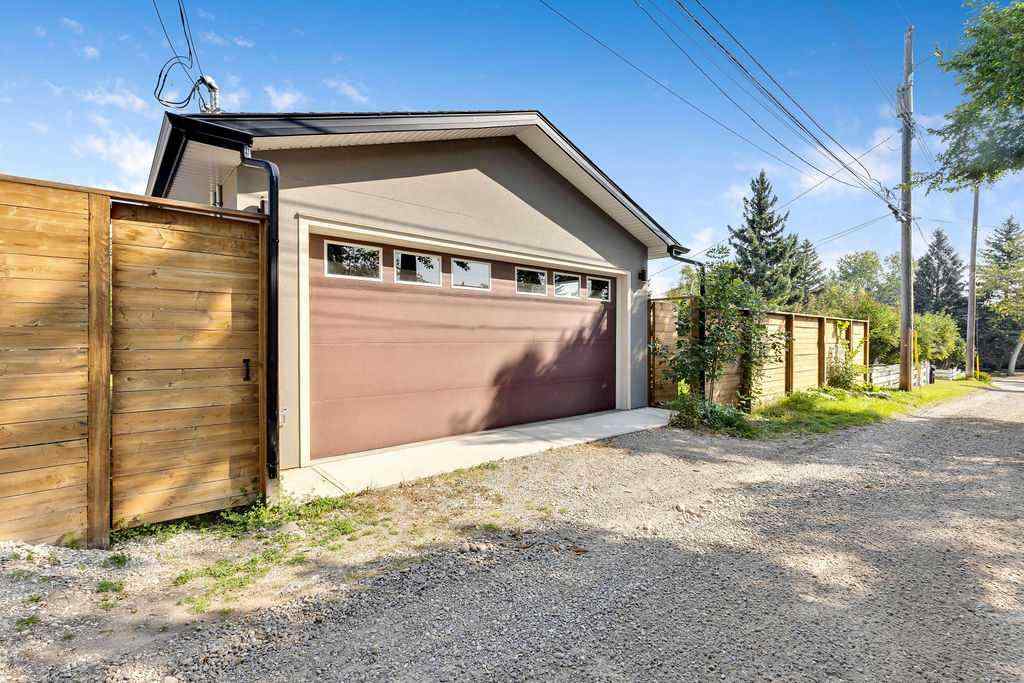MLS® A2253955 - 10 Glenmount Crescent SW in Glendale Calgary, Residential