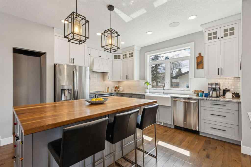 MLS® A2253955 - 10 Glenmount Crescent SW in Glendale Calgary, Residential