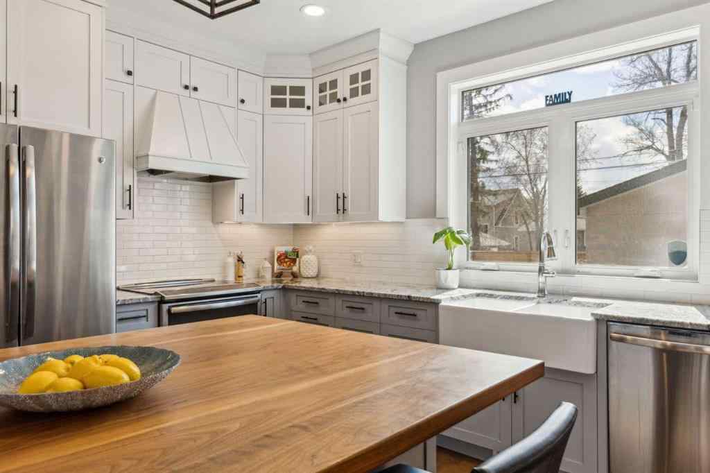 MLS® A2253955 - 10 Glenmount Crescent SW in Glendale Calgary, Residential