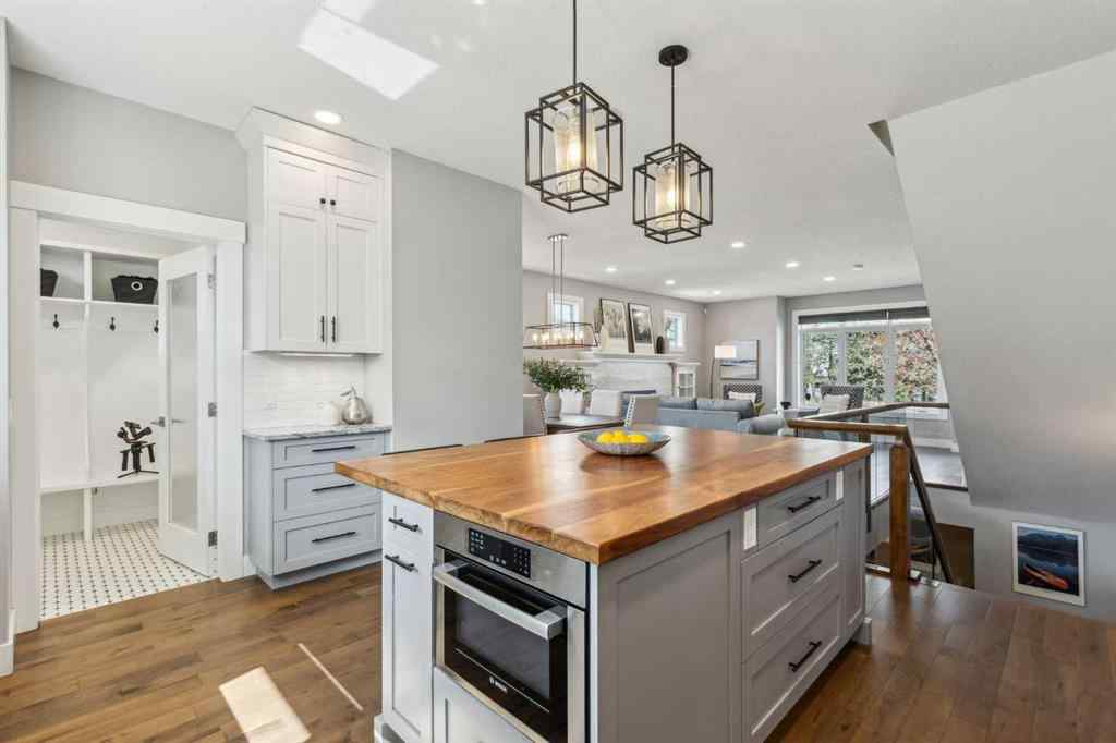 MLS® A2253955 - 10 Glenmount Crescent SW in Glendale Calgary, Residential