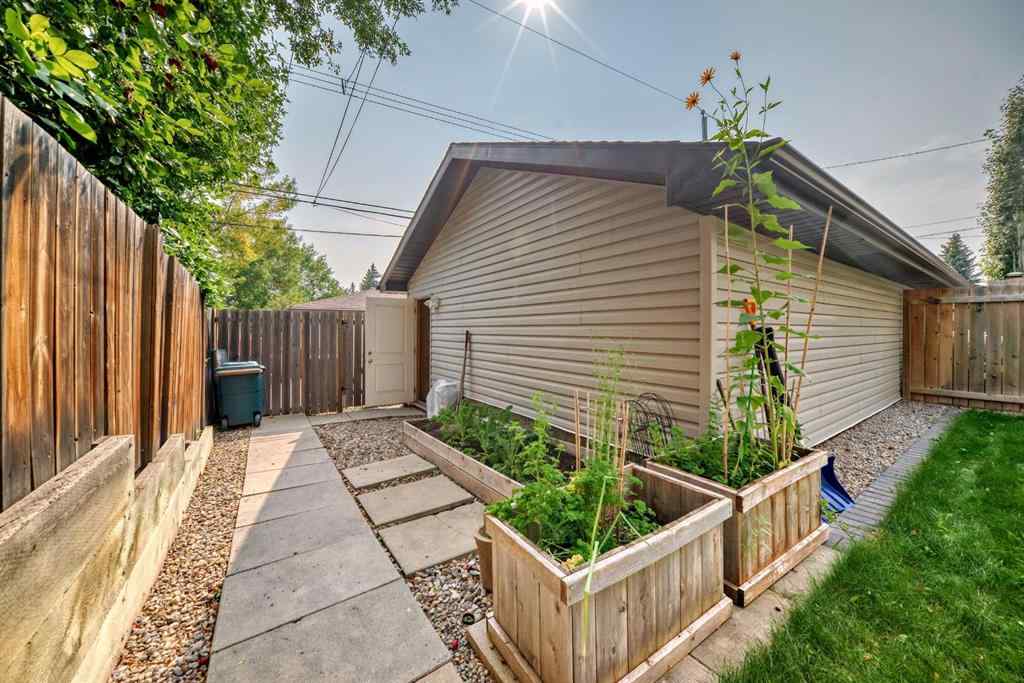 MLS® A2253956 - 514 Northmount Drive NW in Highwood Calgary, Residential