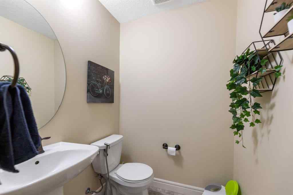 MLS® A2253979 - 572 Savanna Boulevard NE in Saddle Ridge Calgary, Residential