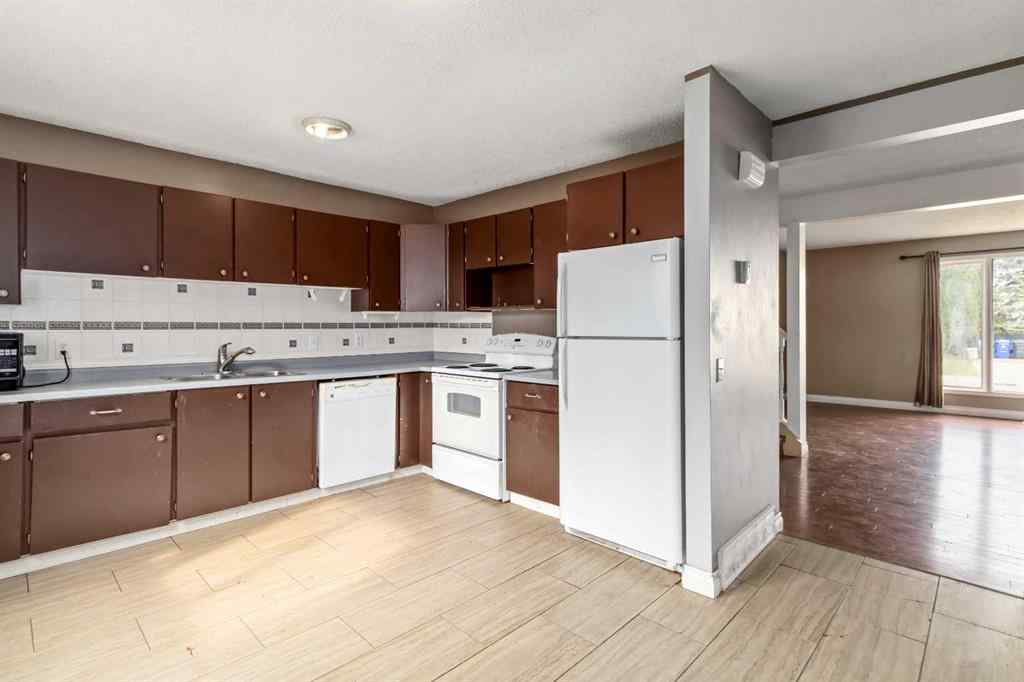 MLS® A2253988 - 170 Windsor Drive  in Thickwood Fort McMurray, Residential