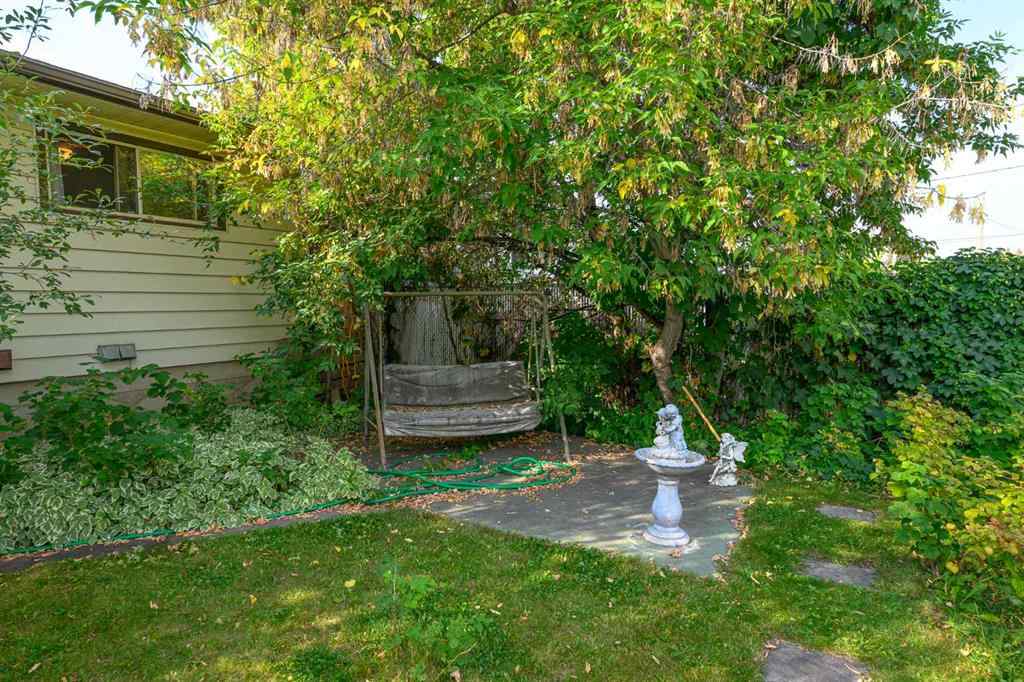 MLS® A2253989 - 10230 112 Avenue  in Avondale Grande Prairie, Residential