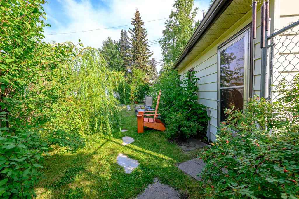 MLS® A2253989 - 10230 112 Avenue  in Avondale Grande Prairie, Residential