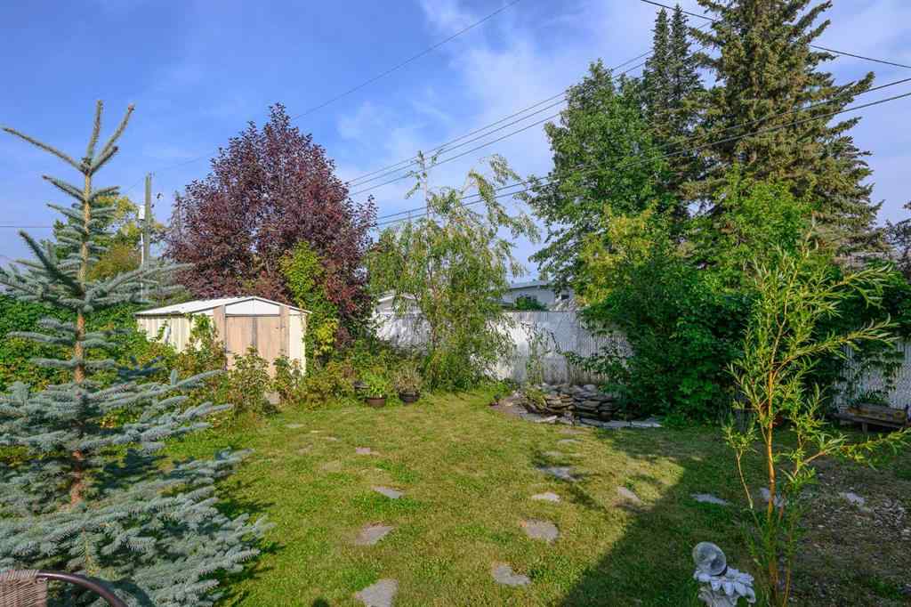 MLS® A2253989 - 10230 112 Avenue  in Avondale Grande Prairie, Residential