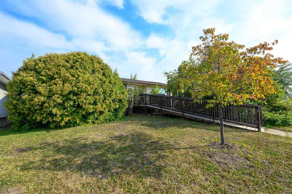 MLS® A2253989 - 10230 112 Avenue  in Avondale Grande Prairie, Residential