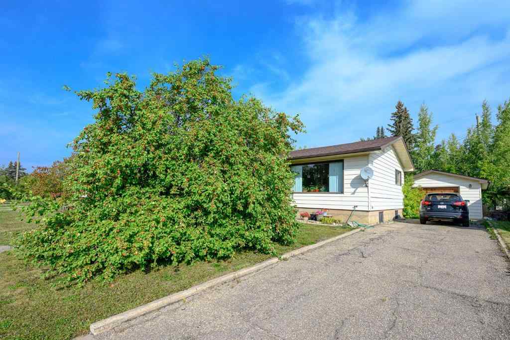 MLS® A2253989 - 10230 112 Avenue  in Avondale Grande Prairie, Residential