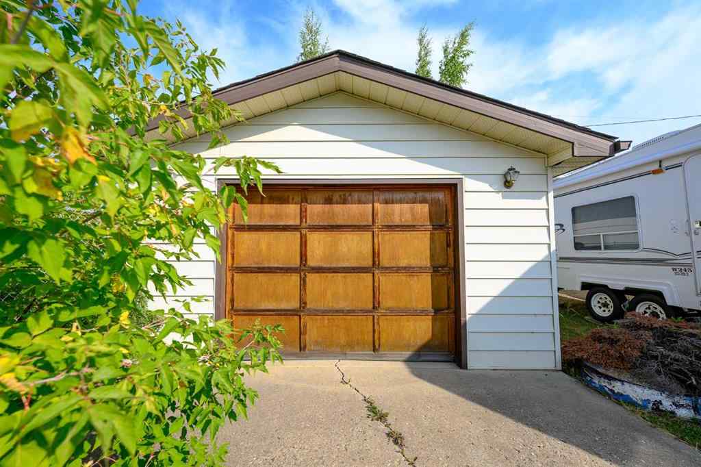 MLS® A2253989 - 10230 112 Avenue  in Avondale Grande Prairie, Residential