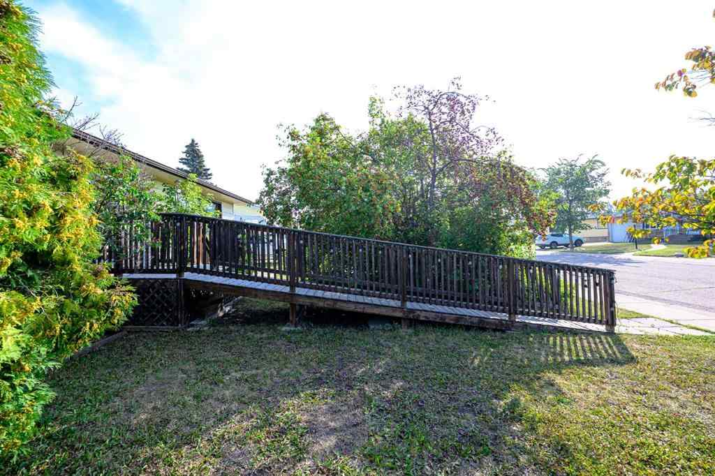 MLS® A2253989 - 10230 112 Avenue  in Avondale Grande Prairie, Residential