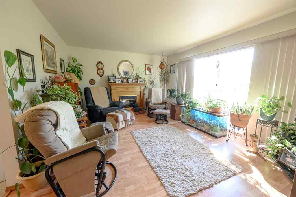 MLS® A2253989 - 10230 112 Avenue  in Avondale Grande Prairie, Residential