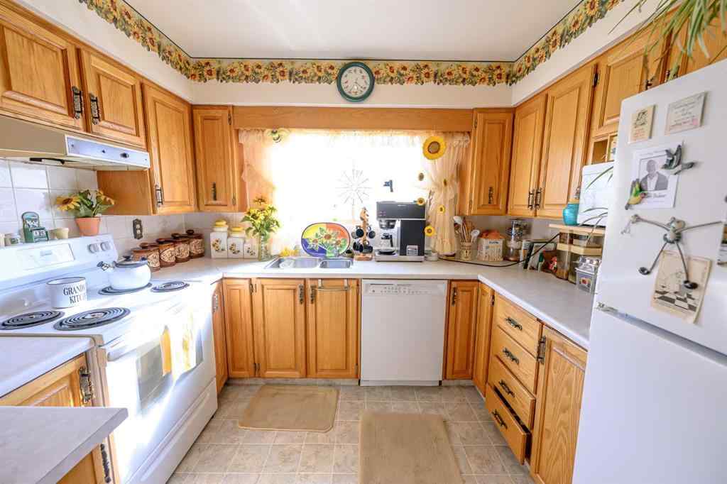 MLS® A2253989 - 10230 112 Avenue  in Avondale Grande Prairie, Residential