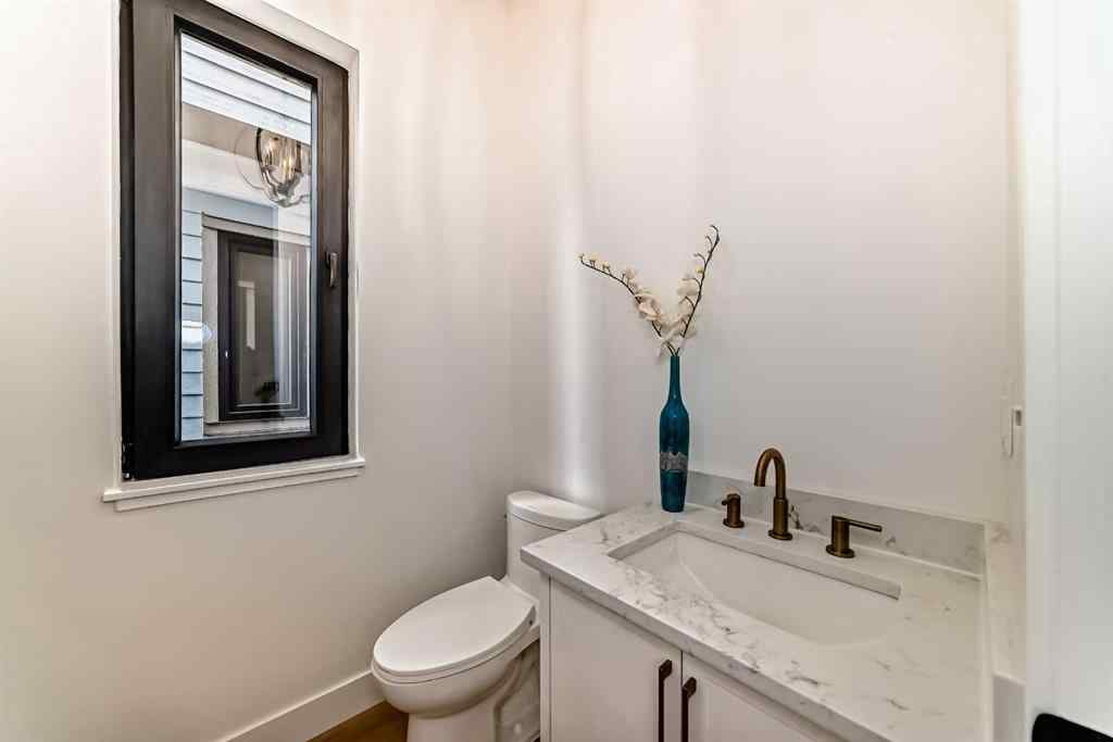 MLS® A2253994 - Unit #B 2135 53 Avenue SW in North Glenmore Park Calgary, Residential