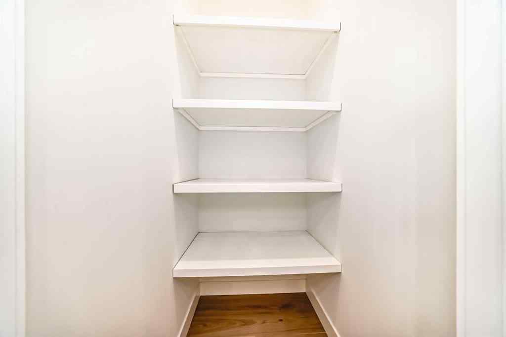 MLS® A2253994 - Unit #B 2135 53 Avenue SW in North Glenmore Park Calgary, Residential