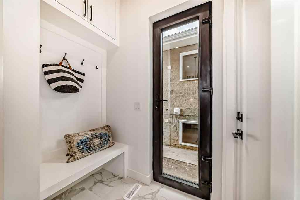 MLS® A2253994 - Unit #B 2135 53 Avenue SW in North Glenmore Park Calgary, Residential
