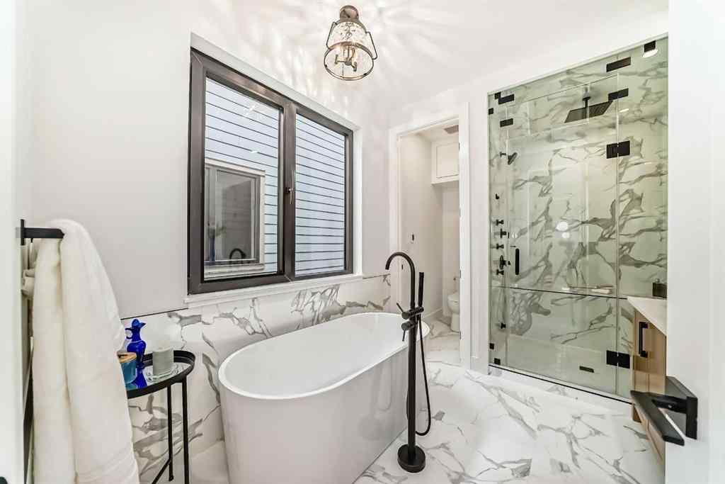 MLS® A2253994 - Unit #B 2135 53 Avenue SW in North Glenmore Park Calgary, Residential