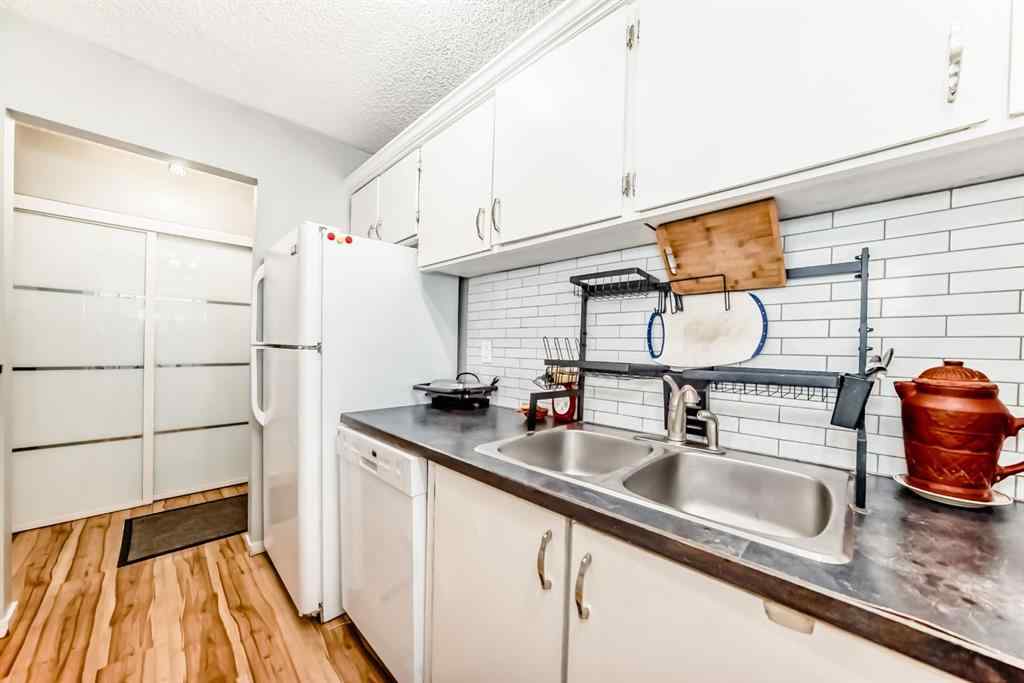 MLS® A2253995 - Unit #306 1712 38 Street SE in Forest Lawn Calgary, Residential