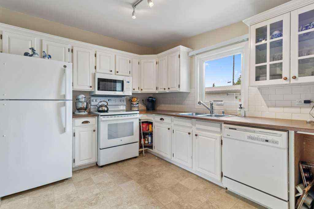 MLS® A2254012 - 3948 35A Avenue  in Eastview Red Deer, Residential