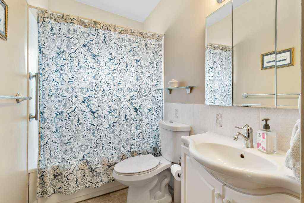 MLS® A2254012 - 3948 35A Avenue  in Eastview Red Deer, Residential