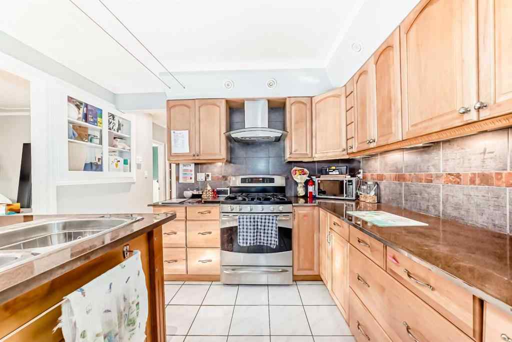MLS® A2254030 - 820 9A Street NE in Renfrew Calgary, Residential