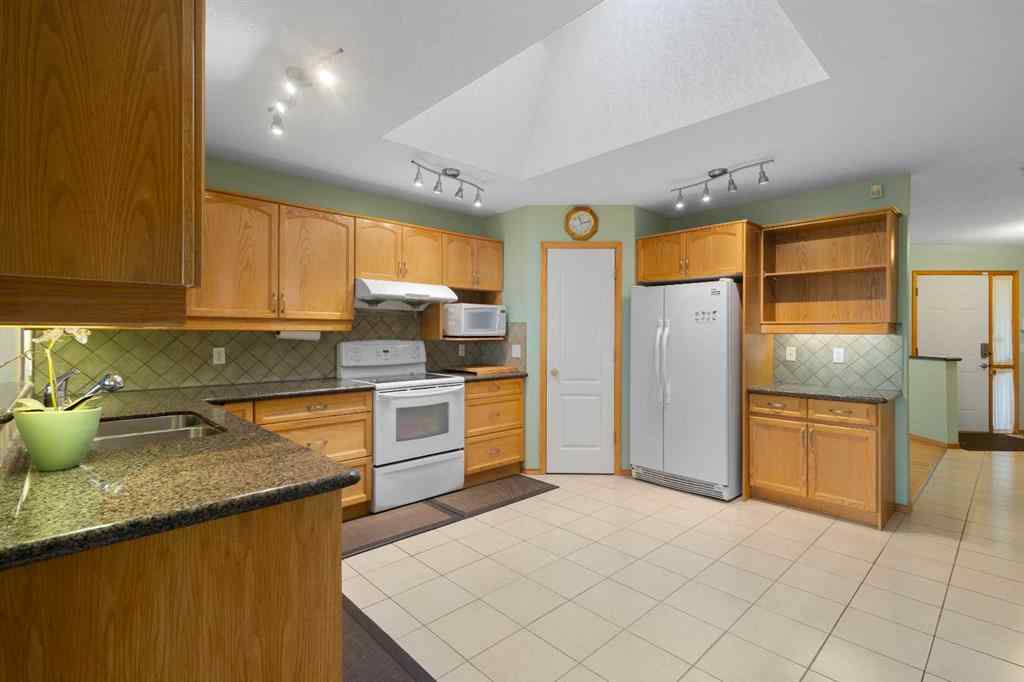 MLS® A2254039 - 212 Hampstead Gardens NW in Hamptons Calgary, Residential