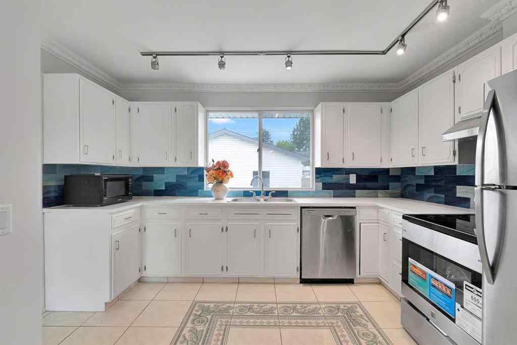 MLS® A2254043 - 300 Sackville Drive SW in Southwood Calgary, Residential
