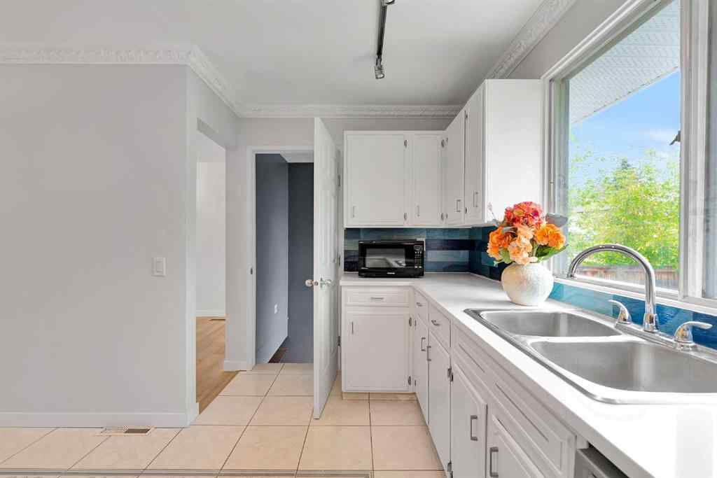 MLS® A2254043 - 300 Sackville Drive SW in Southwood Calgary, Residential