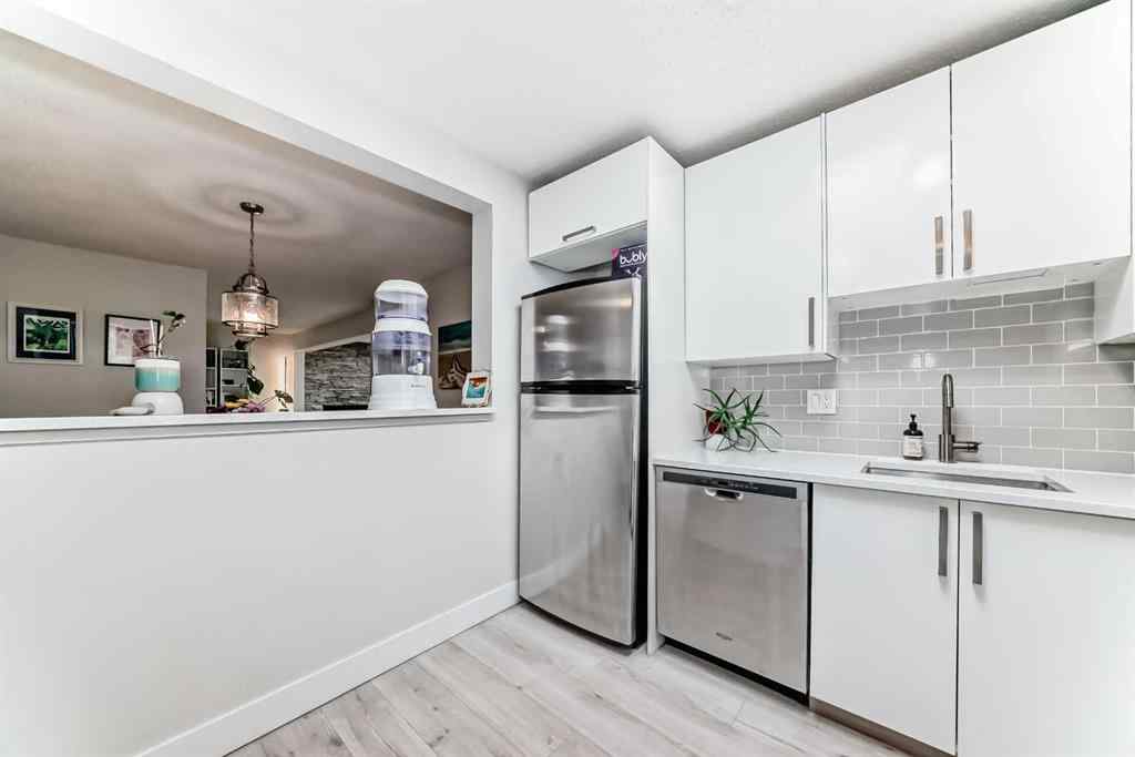 MLS® A2254051 - Unit #403 2114 17 Street SW in Bankview Calgary, Residential