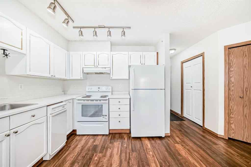 MLS® A2254054 - Unit #304 7 Somervale View SW in Somerset Calgary, Residential
