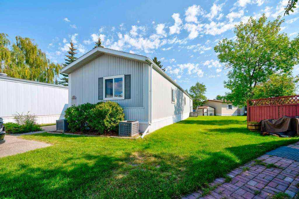 MLS® A2254061 - 3126 Burroughs Manor NE in Monterey Park Calgary, Mobile