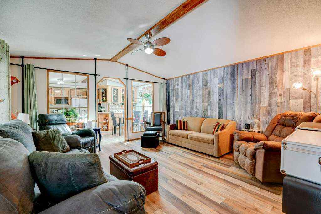 MLS® A2254061 - 3126 Burroughs Manor NE in Monterey Park Calgary, Mobile