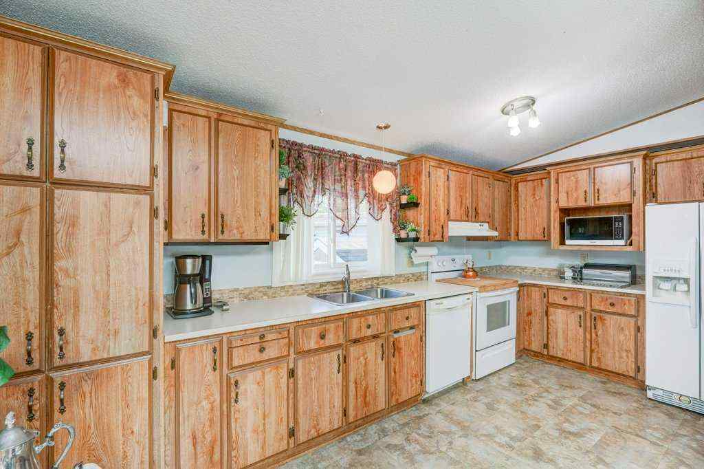 MLS® A2254061 - 3126 Burroughs Manor NE in Monterey Park Calgary, Mobile