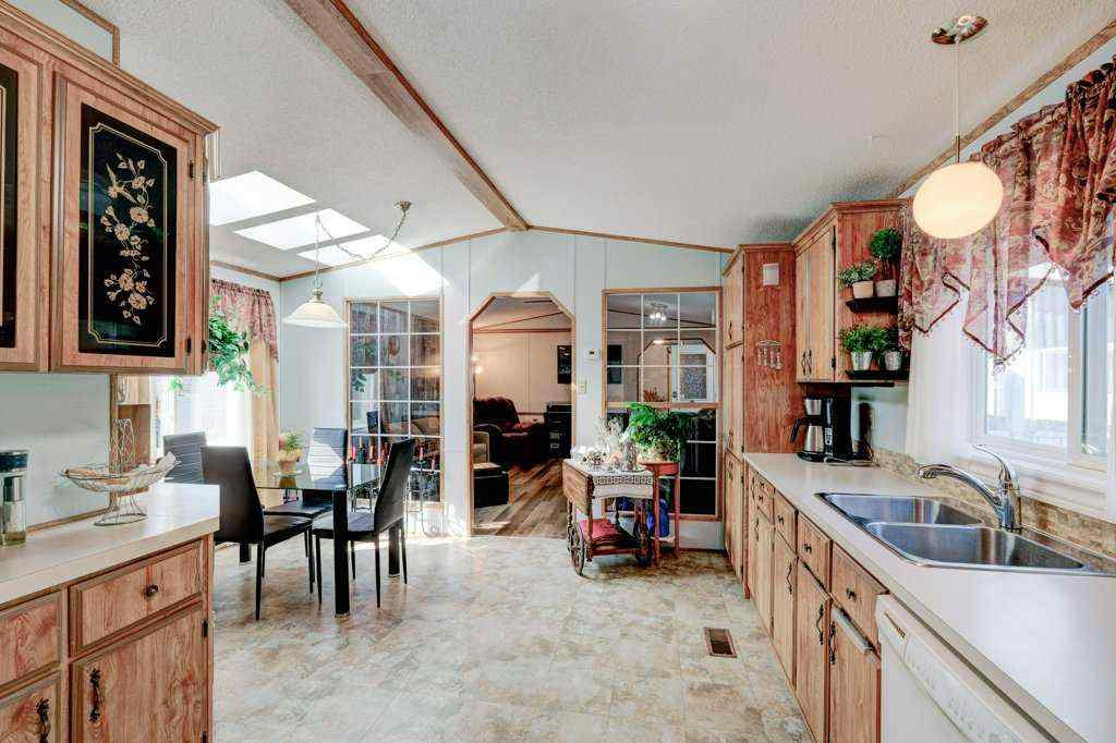 MLS® A2254061 - 3126 Burroughs Manor NE in Monterey Park Calgary, Mobile