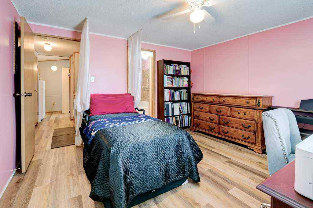 MLS® A2254061 - 3126 Burroughs Manor NE in Monterey Park Calgary, Mobile