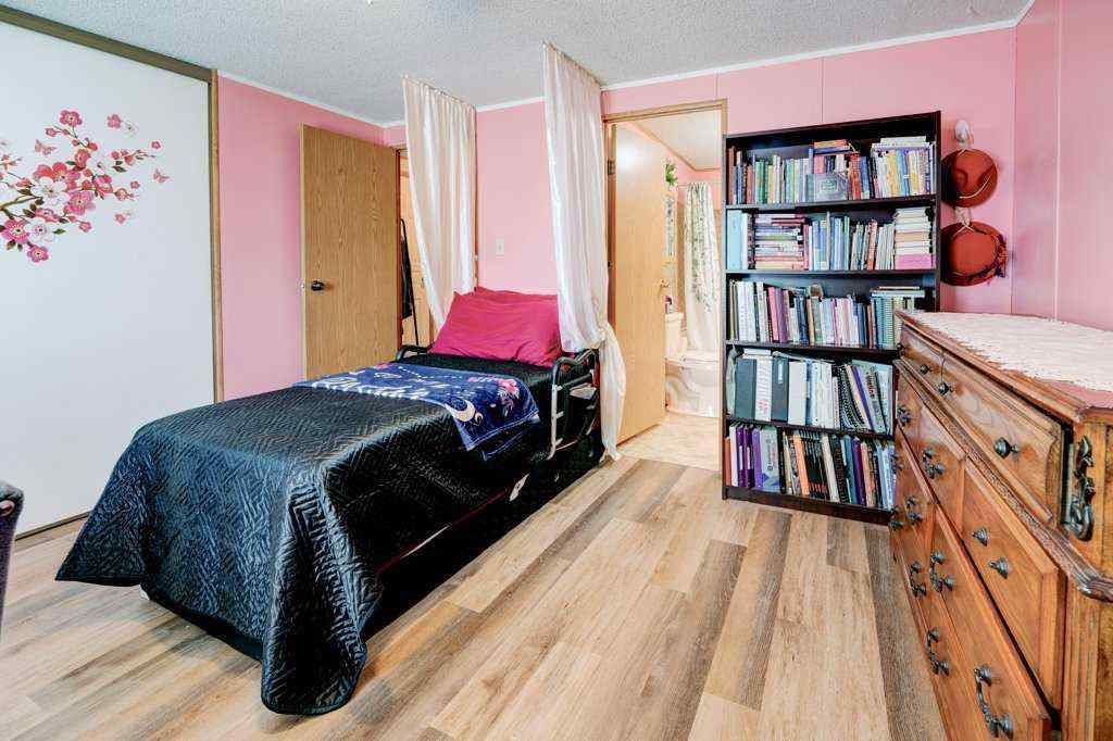 MLS® A2254061 - 3126 Burroughs Manor NE in Monterey Park Calgary, Mobile
