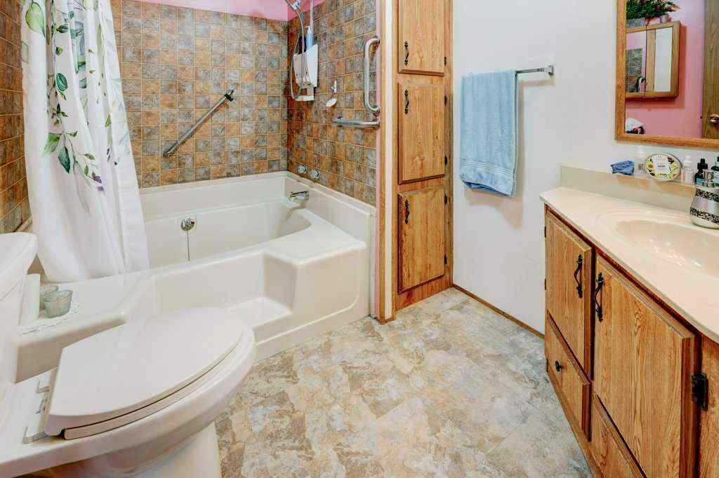 MLS® A2254061 - 3126 Burroughs Manor NE in Monterey Park Calgary, Mobile