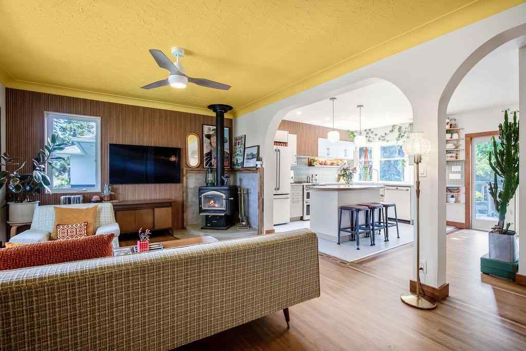 MLS® A2254067 - 851 13 Avenue NE in Renfrew Calgary, Residential