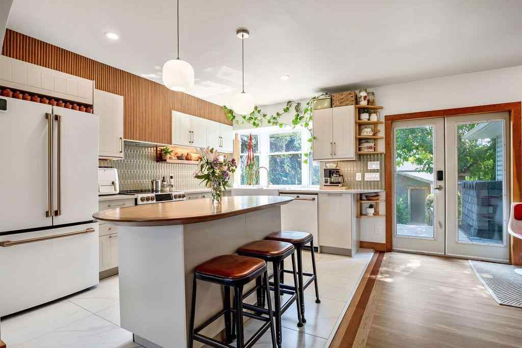 MLS® A2254067 - 851 13 Avenue NE in Renfrew Calgary, Residential