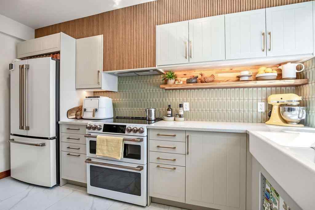 MLS® A2254067 - 851 13 Avenue NE in Renfrew Calgary, Residential