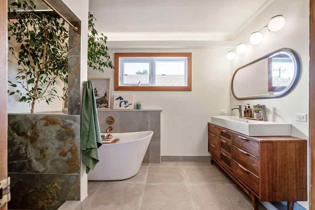 MLS® A2254067 - 851 13 Avenue NE in Renfrew Calgary, Residential