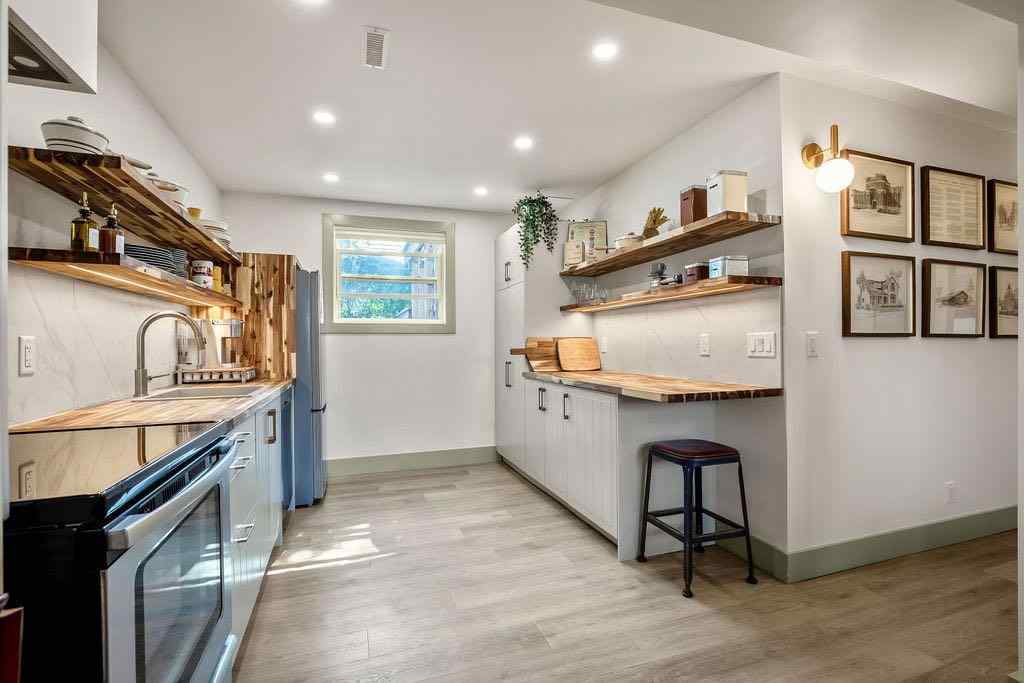 MLS® A2254067 - 851 13 Avenue NE in Renfrew Calgary, Residential