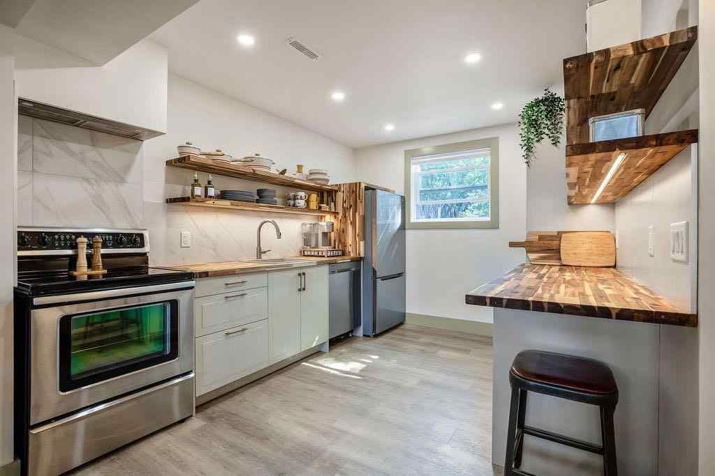 MLS® A2254067 - 851 13 Avenue NE in Renfrew Calgary, Residential