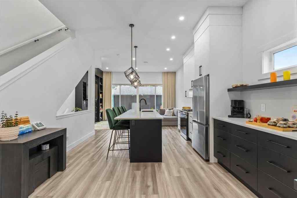 MLS® A2254072 - Unit #4 1825 27 Avenue SW in South Calgary Calgary, Residential