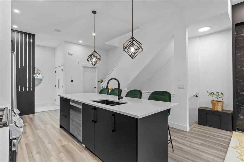 MLS® A2254072 - Unit #4 1825 27 Avenue SW in South Calgary Calgary, Residential