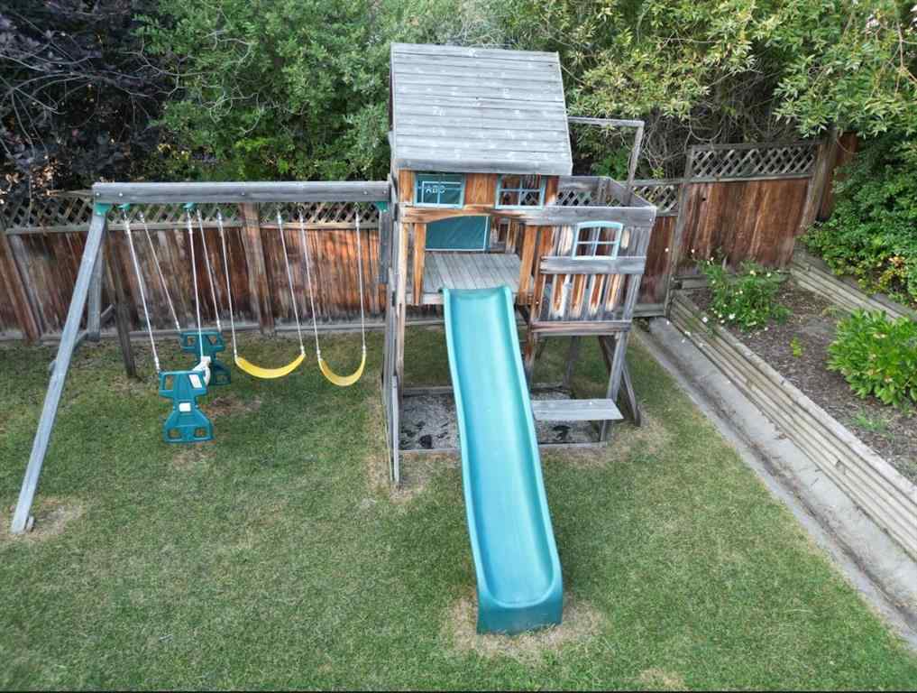 MLS® A2254078 - 70 Crystalridge Close  in Crystalridge Okotoks, Residential